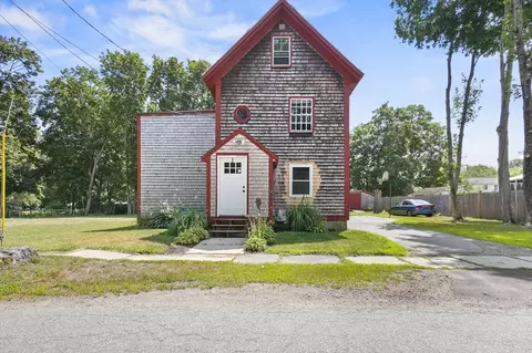 12 Nichols St, Merrimac, MA 01860