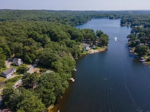 208 Sunset Dr, Charlton, MA 01507