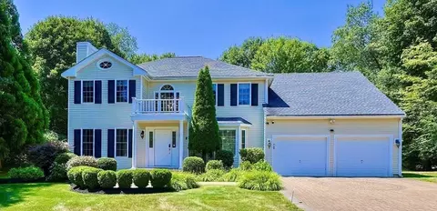 8 Pilgrim Rd, Ashland, MA 01721