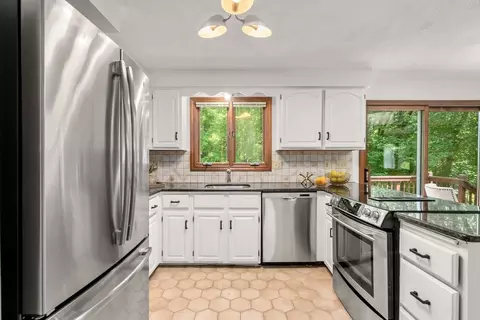 Kitchen - 1 Maillet Dr, Acton, MA 01720 photo 2 of 3