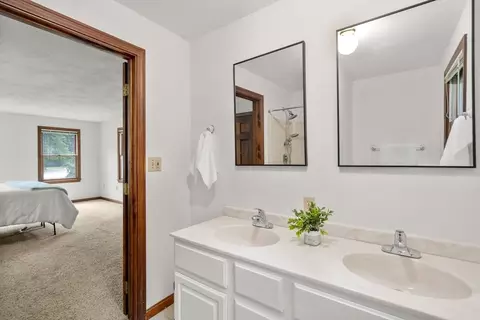 Bath - 1 Maillet Dr, Acton, MA 01720 photo 2 of 3