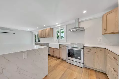 3 Exeter Rd, Beverly, MA 01915 photo 3