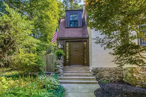 78 Woodleigh Rd, Dedham, MA 02026