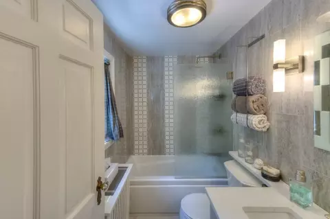 Bath - 6 Stoneleigh Rd, Worcester, MA 01606 photo 4 of 4