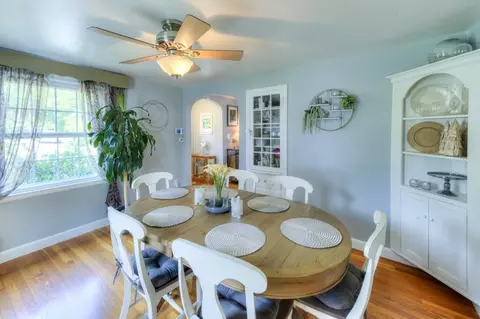 Dining - 6 Stoneleigh Rd, Worcester, MA 01606 photo 2 of 3