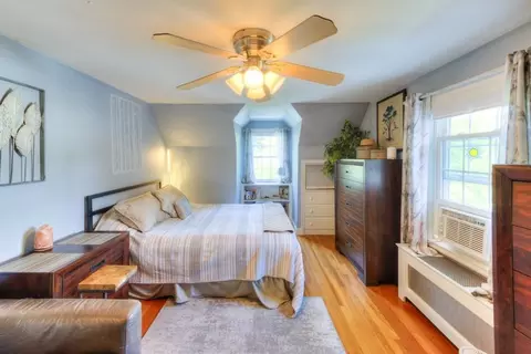 Bedroom - 6 Stoneleigh Rd, Worcester, MA 01606 photo 2 of 8