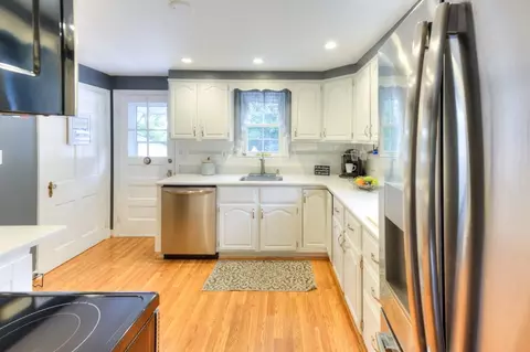 Kitchen - 6 Stoneleigh Rd, Worcester, MA 01606 photo 1 of 3