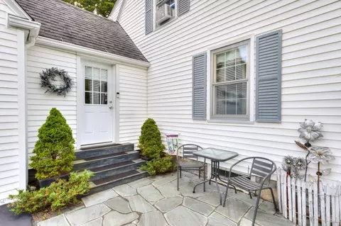 Exterior - 6 Stoneleigh Rd, Worcester, MA 01606 photo 3 of 10