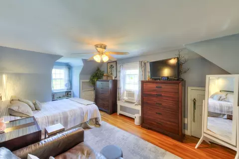 Bedroom - 6 Stoneleigh Rd, Worcester, MA 01606 photo 1 of 8