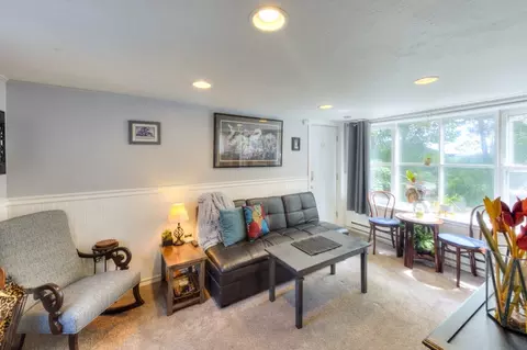 Living - 6 Stoneleigh Rd, Worcester, MA 01606 photo 5 of 6