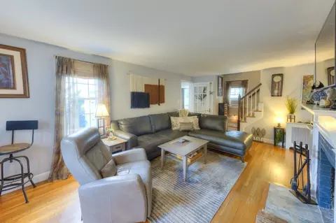 Living - 6 Stoneleigh Rd, Worcester, MA 01606 photo 1 of 6