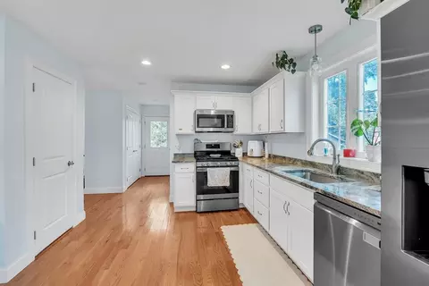 Entry Way - 11 Miller St, Athol, MA 01331 photo 2 of 5