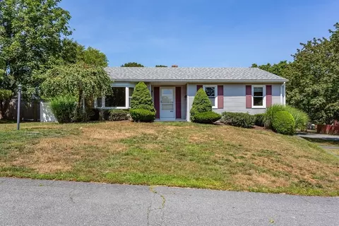 492 Eastview Ave, Somerset, MA 02726