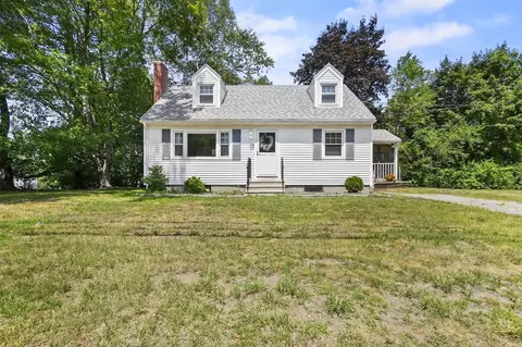 882 Salem St, Groveland, MA 01834