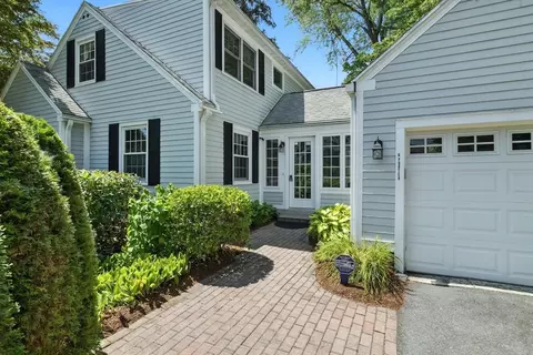 14 Porter Rd, East Longmeadow, MA 01028