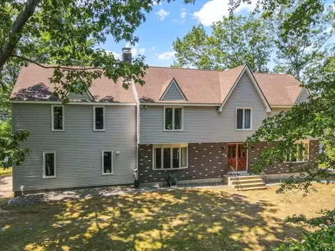 35 Shoreline Dr, Foxboro, MA 02035