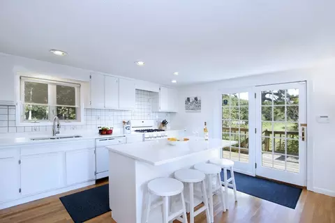 386 Mashpee Neck Rd, Mashpee, MA 02649 photo 9