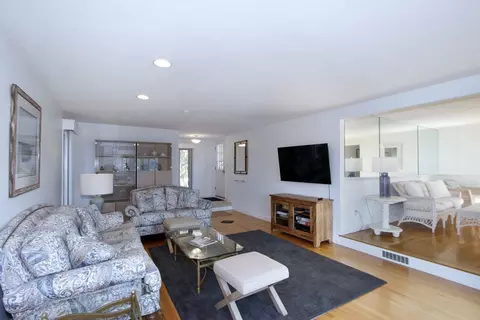 386 Mashpee Neck Rd, Mashpee, MA 02649 photo 8