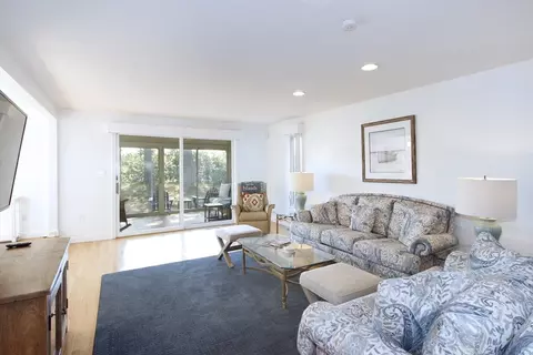 386 Mashpee Neck Rd, Mashpee, MA 02649 photo 7