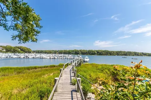386 Mashpee Neck Rd, Mashpee, MA 02649 photo 2