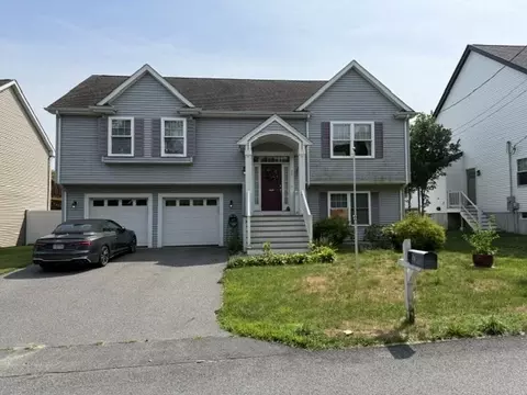 17 Lynwood St, Fall River, MA 02721