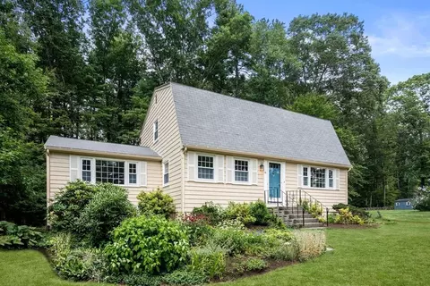18 Evergreen Way, Medfield, MA 02052