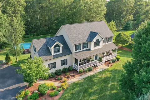 82 Laurel Ln, Bellingham, MA 02019