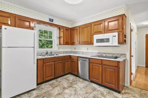 15 Springbrook Rd, Auburn, MA 01501 photo 4