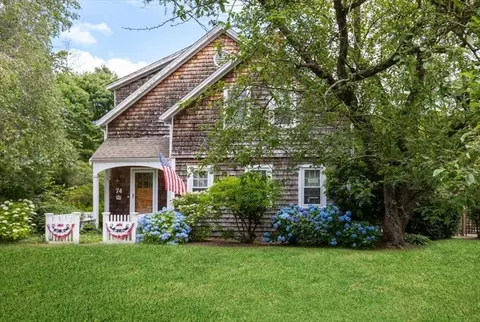 74 Prospect St, Hingham, MA 02043