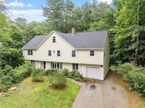 10 Hayden Ln, Bedford, MA 01730