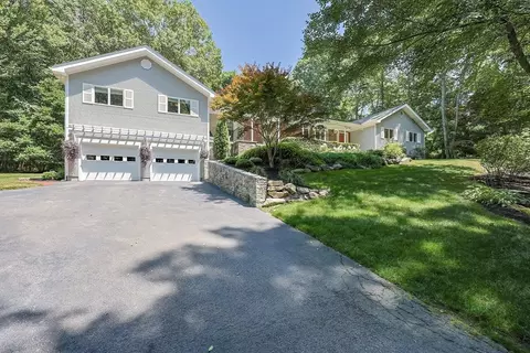 420 Chestnut St, Seekonk, MA 02771