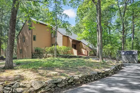 95 Ann Lee Rd, Harvard, MA 01451