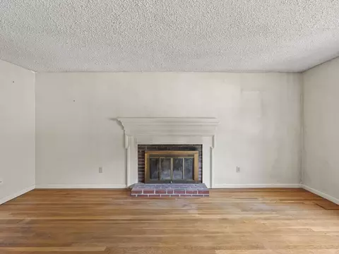 Living - 27 Old Jacobs Rd, Georgetown, MA 01833 photo 1 of 6