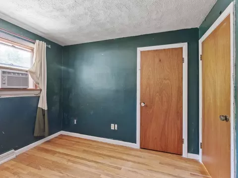 Bedroom - 27 Old Jacobs Rd, Georgetown, MA 01833 photo 2 of 6