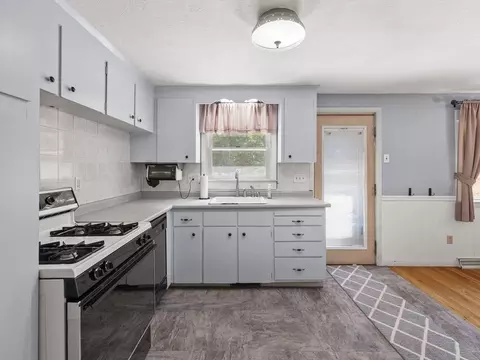 Kitchen - 27 Old Jacobs Rd, Georgetown, MA 01833 photo 3 of 3