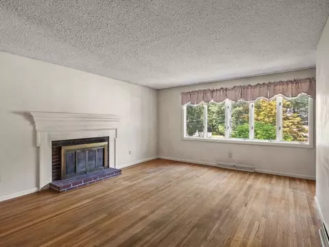 Living - 27 Old Jacobs Rd, Georgetown, MA 01833 photo 2 of 6