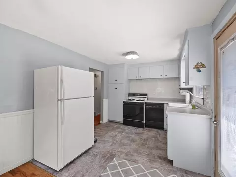 Kitchen - 27 Old Jacobs Rd, Georgetown, MA 01833 photo 1 of 3