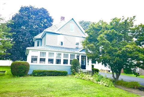 10 Gilman St, Holyoke, MA 01040