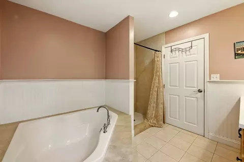 Bath - 33 Highgate Rd, Framingham, MA 01701 photo 2 of 3