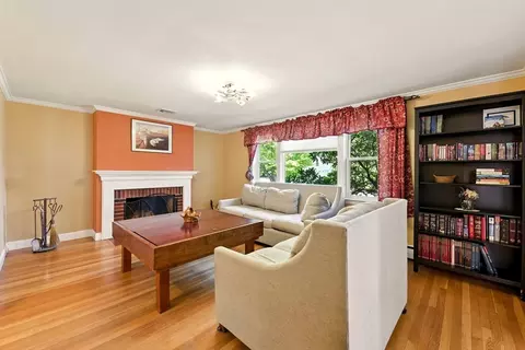 Living - 33 Highgate Rd, Framingham, MA 01701 photo 1 of 3