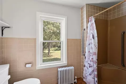 Bath - 337 Boston Rd, Sutton, MA 01590 photo 2 of 2