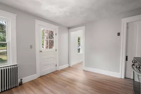 Entry Way - 337 Boston Rd, Sutton, MA 01590 photo 5 of 6