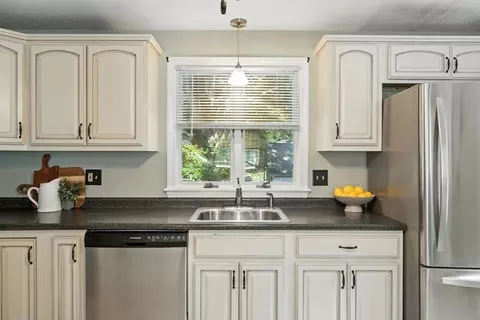 293 Laurelton St, Springfield, MA 01109 photo 22