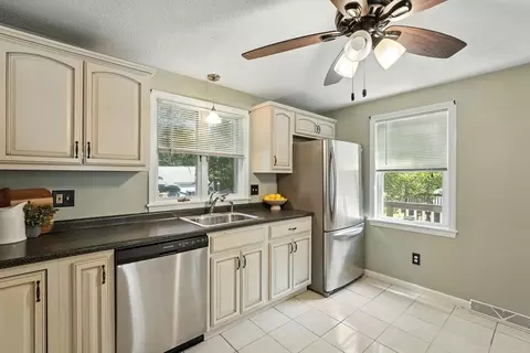293 Laurelton St, Springfield, MA 01109 photo 21
