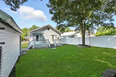 Exterior - 256 Baldwin St, Lowell, MA 01851 photo 5 of 8