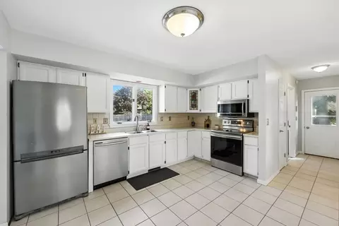 79 Stephanie Cir, Springfield, MA 01129 photo 10