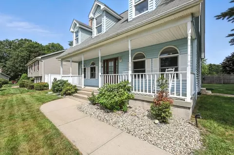 79 Stephanie Cir, Springfield, MA 01129 photo 2