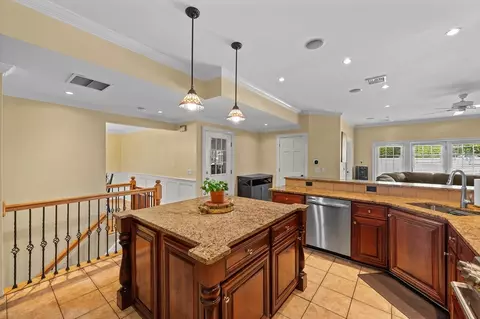 2 Herbert Rd, Worcester, MA 01602 photo 15