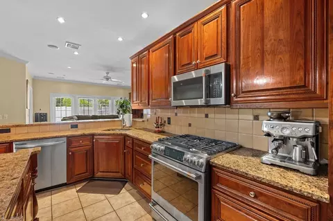 2 Herbert Rd, Worcester, MA 01602 photo 12
