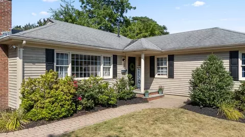 2 Herbert Rd, Worcester, MA 01602